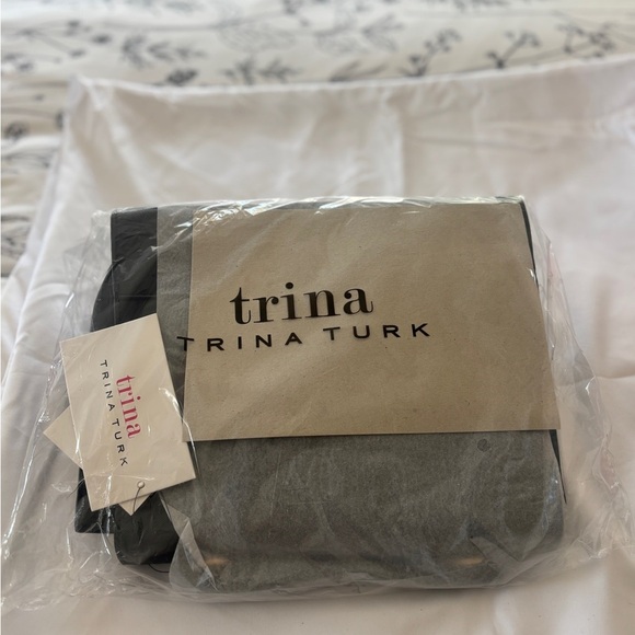 Sleek Sophisticated Trina Turk Black Handbag or Crossbody with Gold Hardware - Picture 11 of 11